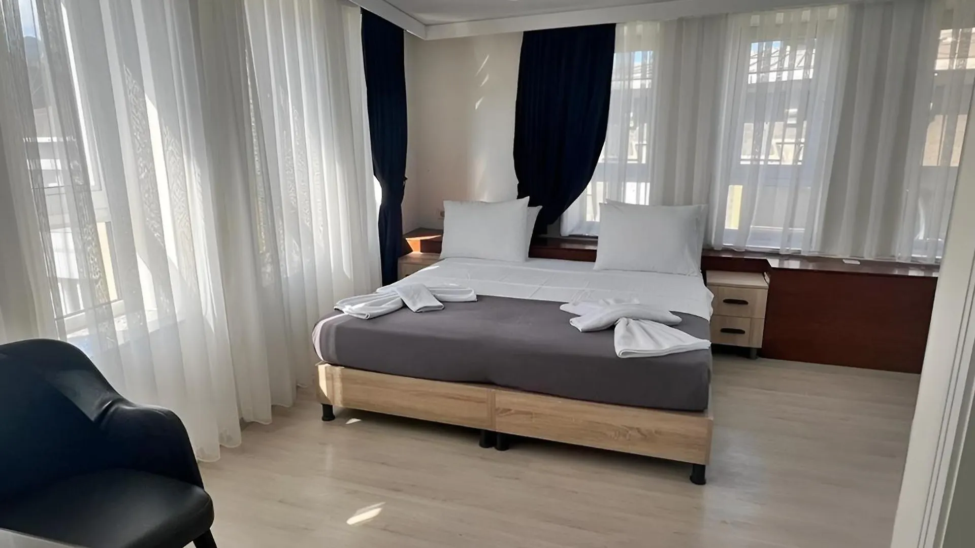 Genoa Port Hotel contacts